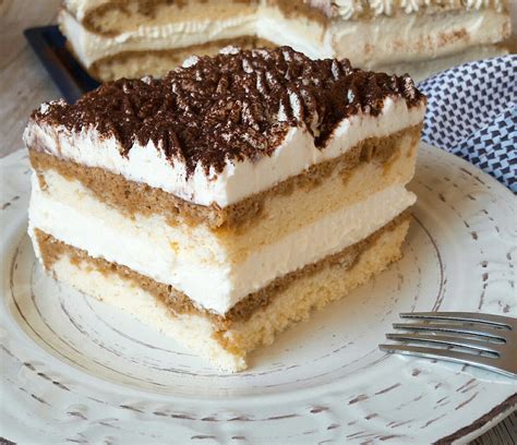 Tiramisu szelet kávéval