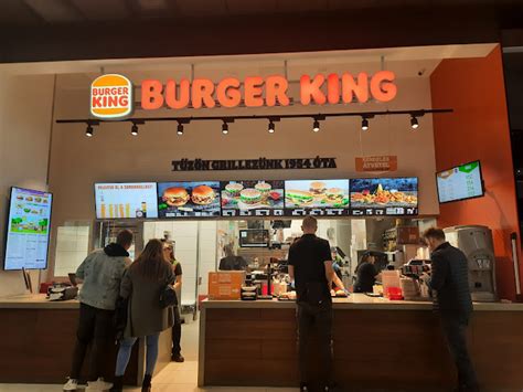 Burger King étterem belső tere és digitális rendelési felület