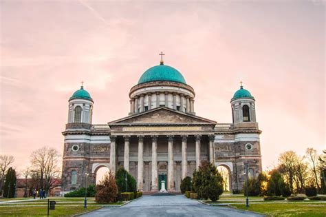 Esztergomi bazilika újjáépítésének kezdete