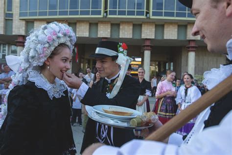 Ecseri vőfély hagyományos viseletben