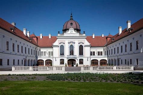 A gödöllői Grassalkovich-kastély éjszakai fényei