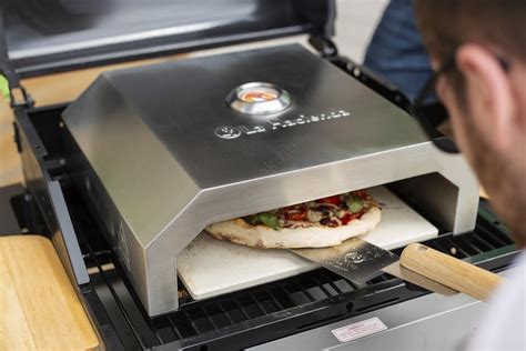 Pizzalapát és pizzasütő kő