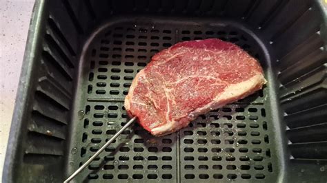 Steak sütése grillrácson