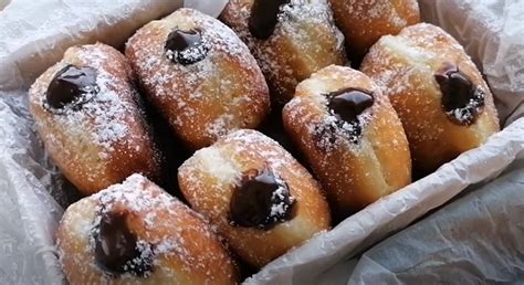 Töltött fánkok különböző töltelékekkel