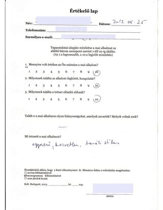 Workshop résztvevői süteményt készítenek
