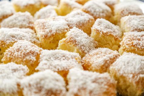 kókuszos piskóta sütőpapíron