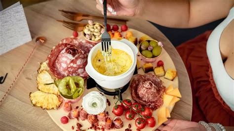Fondue vacsora hangulatos asztala