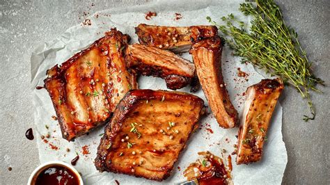 Tálalt BBQ oldalas mázzal