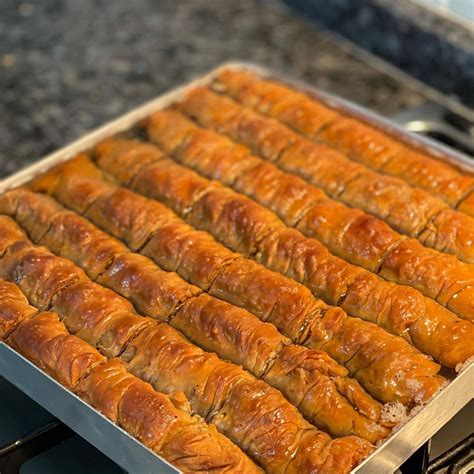 Burma baklava tányéron