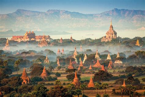 Bagan templomok naplementében