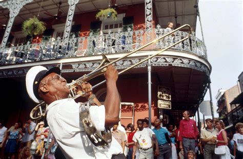New Orleans gőzhajó jazz zenével