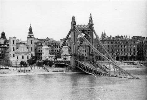 Lerombolt Lánchíd Budapest ostroma után