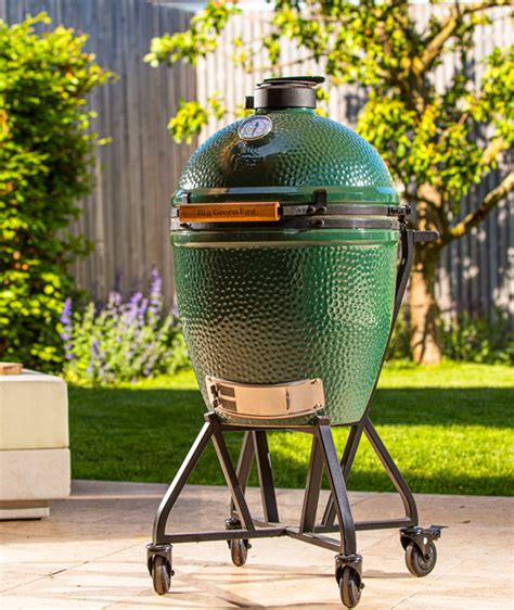 Big Green Egg kamado grill kiegészítőkkel