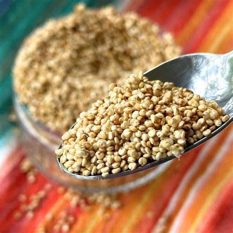 Quinoa szemek a szűrőben
