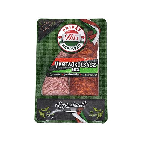 Szeletelt lustarétes tányéron