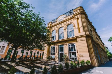 A Hungi Vigadó patinás épülete a szegedi Stefánia parkban