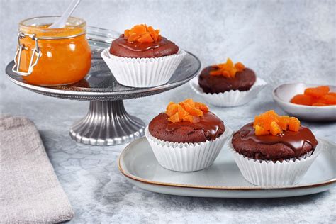Sacher muffin keresztmetszete sárgabarack lekvárral