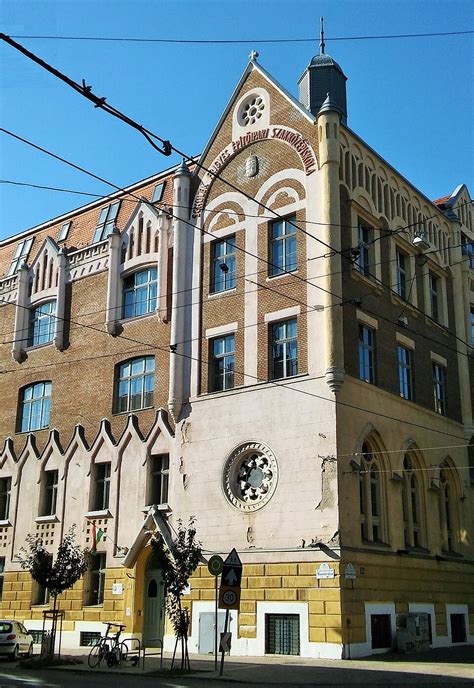A Tekó Szakgimnázium épülete