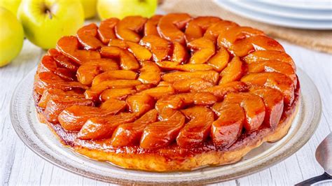 Tarte Tatin szelet vaníliafagylalttal