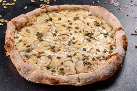 Gorgonzolás körtés pizza