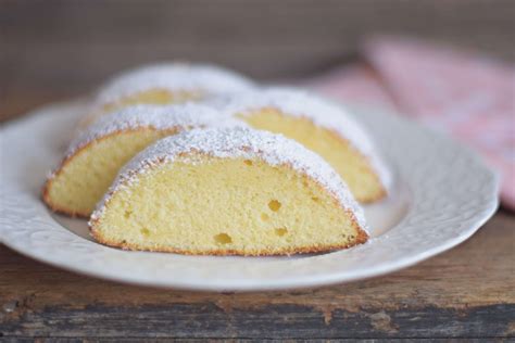 Piskóta szeletek gyümölcsökkel