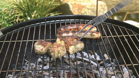 Grillezett ételek a grill asztalon