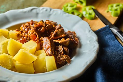 befőttesüvegbe rendezett, zsírral leöntött libamáj, készen a tárolásra
