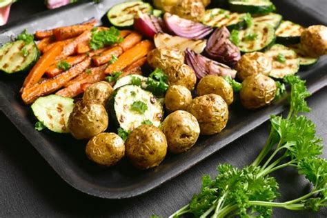 Grillezett steakek és zöldségek