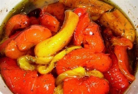 Marinált sült paprika pirítóssal és fetasajttal