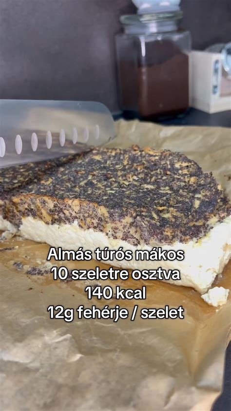 darált mák és tej keveréke lábasban