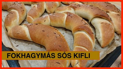 Fokhagymás kifli tészta dagasztása