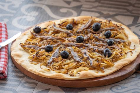 Pissaladière szeletelve