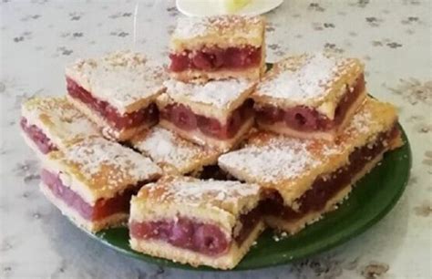 Sütőben sülő meggyes pite