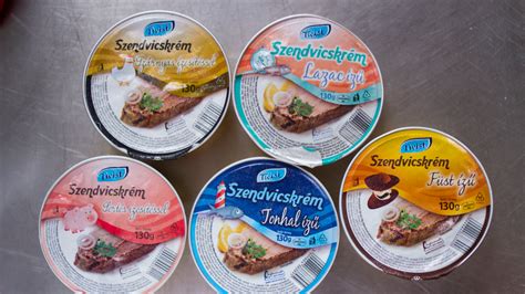 Különféle penészfajták élelmiszereken