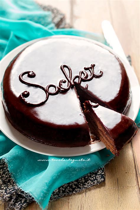 A hagyományos Sacher torta felépítése