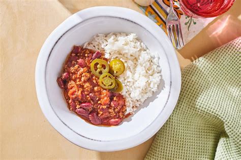 tányér sült karajjal és chilis babbal