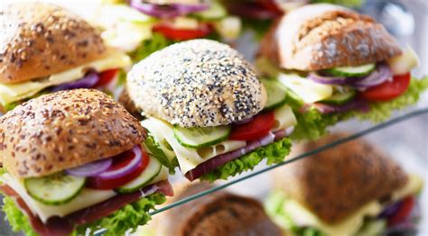 Különböző ketchupos szendvicsek