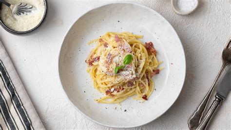 Spagetti Carbonara tálalva