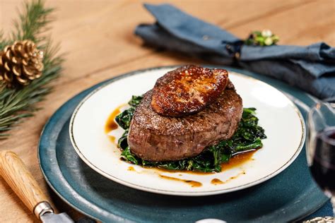 Tournedos Rossini libamájjal, szarvasgombával és gombás kiegészítőkkel