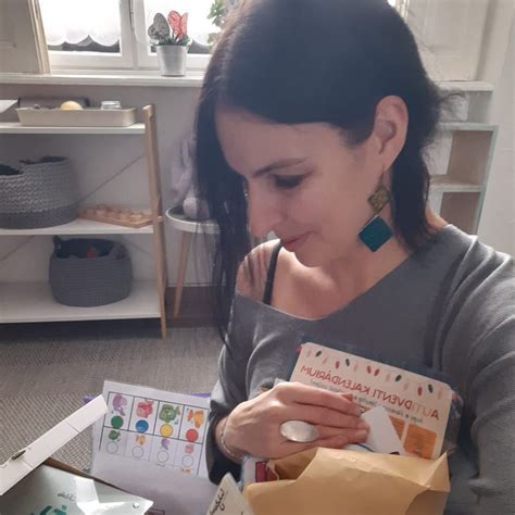 Mikrozöldségek válogatása termesztőedényben