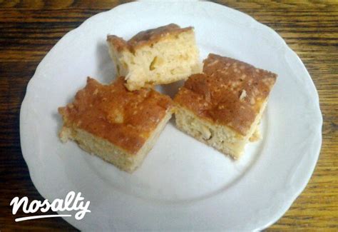 almás szeletek citromos vízben
