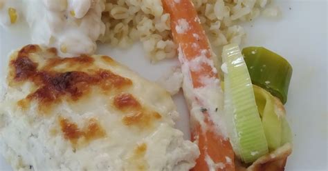 Pangasius filé tejszínes mártással tányéron