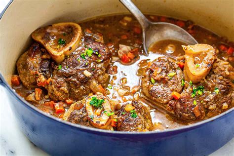 frissen elkészült, gazdag szaftú osso buco velős csonttal