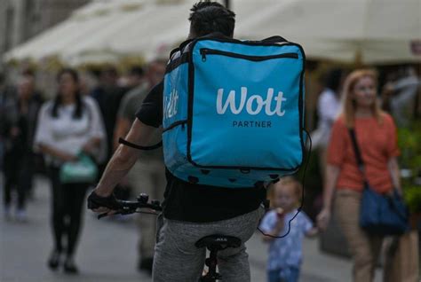 Wolt futár biciklivel