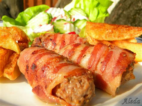 Baconba tekert fasírt