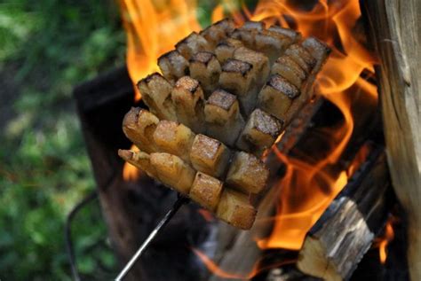 Hagyományos szalonnasütés nyárson