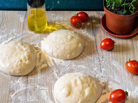 Kinyújtott pizzatészta