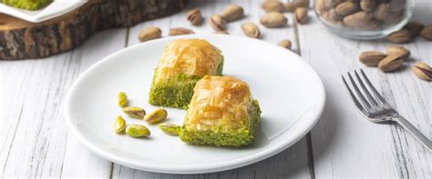 kész baklava sziruppal meglocsolva