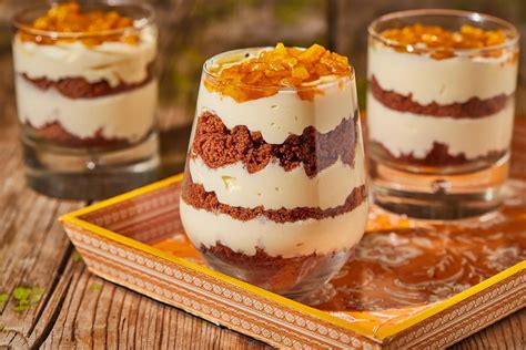 Mascarpone-banán pohárkrém rétegezve, üvegkehelyben