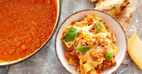 Bolognai ragu tagliatellével tálalva